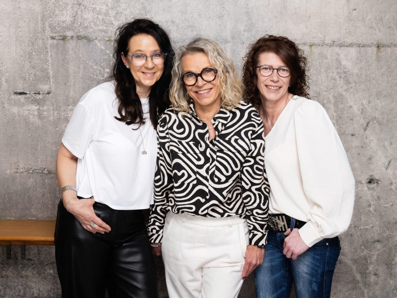 Dein Friseurteam in Northeim – Ute’s Haarstudio stellt sich vor. Teamfoto der Friseurinnen Ute, Heike und Simone im Haarstudio Northeim.